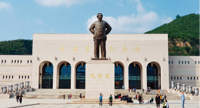 중국 옌안혁명기념관에는 건국 70주년을 맞아 홍색관광 열풍이 불고 있다. [하종대]