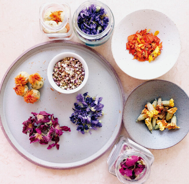 여러 가지 꽃찻잎. [사진 제공 · 김민경]