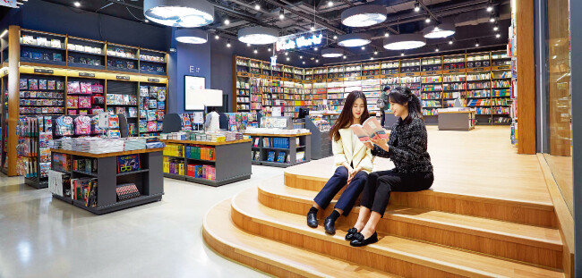 서울 용산구 아이파크몰에 입점한 영풍문고. [사진 제공 · 아이파크몰]