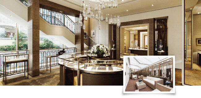 2층 천장에서 1층까지 내려오는 샹들리에가 시선을 사로잡는 서울 청담동 까르띠에 메종 청담 1층(위). VIP 고객의 요청에 따라 프라이빗 살롱으로 변신하는 메종 청담 3층.