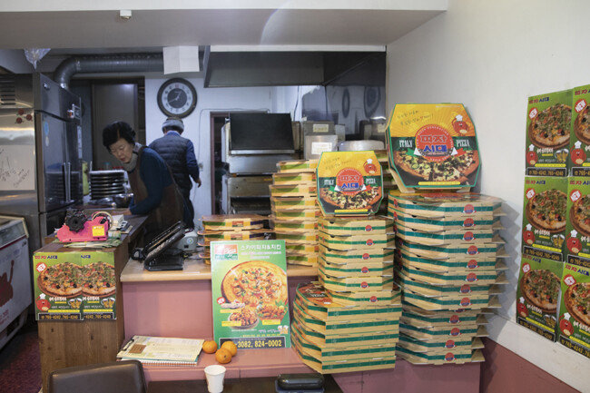 영화 속 ‘피자시대’박스