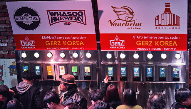 12개 맥주업체가 무료로 제공한 수제맥주 80만cc를 제공한 맥주자판기. [캡틴락컴퍼니]