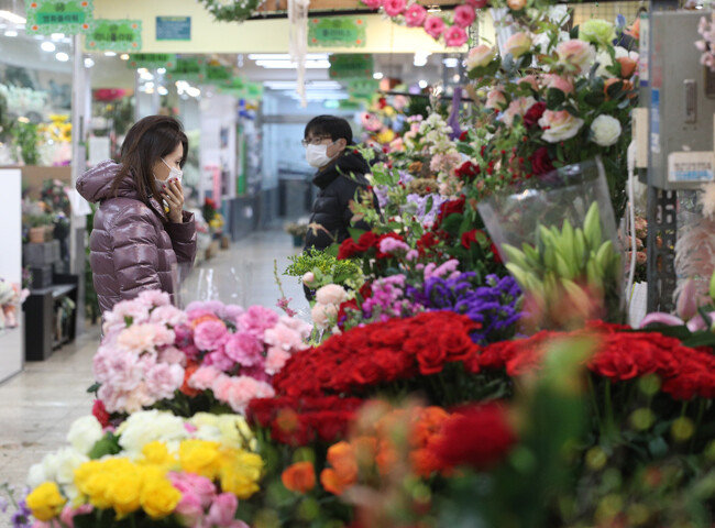 코로나19 여파로 한산한 꽃시장.[뉴스1]