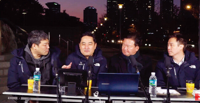 유튜브 채널 ‘가로세로연구소’에 출연한 미래통합당 민경욱 의원(오른쪽에서 두 번째). [가로세로연구소 유튜브 화면 캡처]