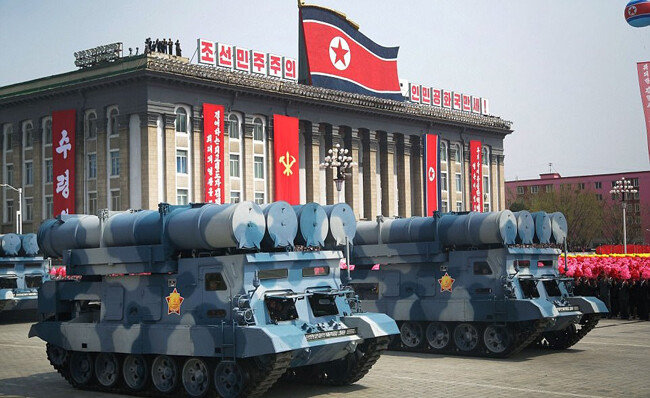 열병식 등장 금성 3호 미사일(KN-19).