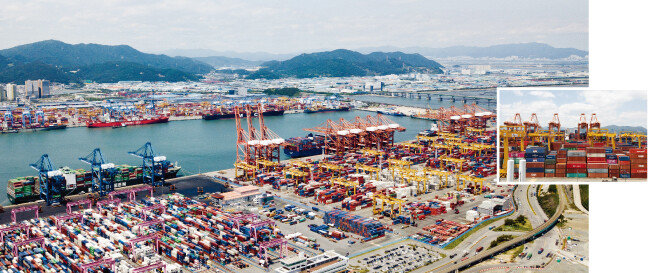 부산 강서구와 경남 창원시 진해구에 걸쳐 있는 부산신항. [지호영 기자]