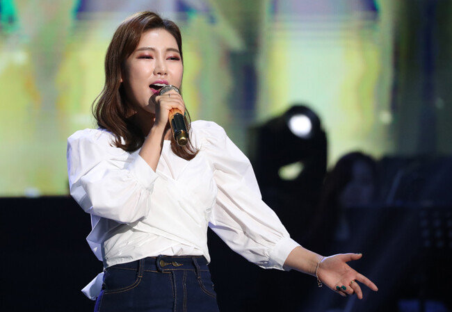  ‘미스트롯’에서 우승한 이후 행사비가 크게 뛴 트로트 가수 송가인. [뉴스1]