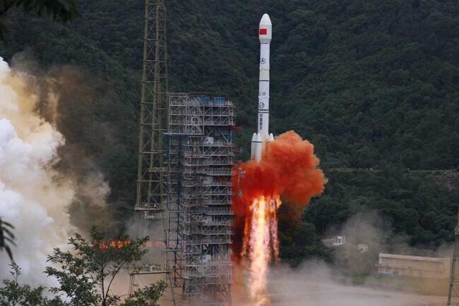 중국이 베이더우 위성항법시스템의 마지막 위성을 발사하고 있다. [China Daily]