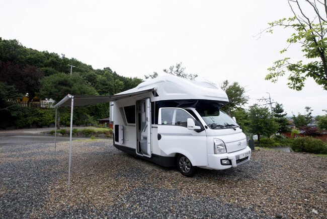 포터Ⅱ를 기반으로 한 캠핑카 ‘포레스트’.