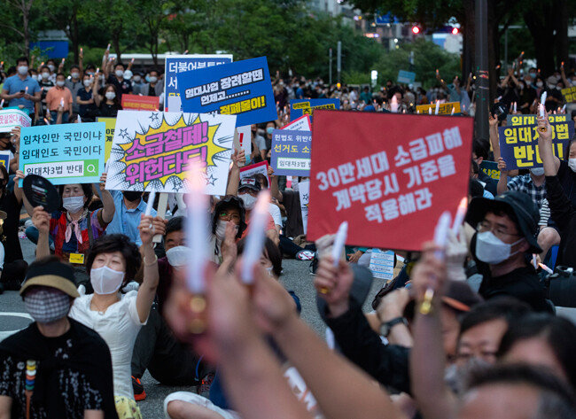 촛불집회 참가자들은 임대사업자 제도 폐지, 6·17 부동산 대책 소급 적용 등에 반대 목소리를 냈다. [박해윤 기자]