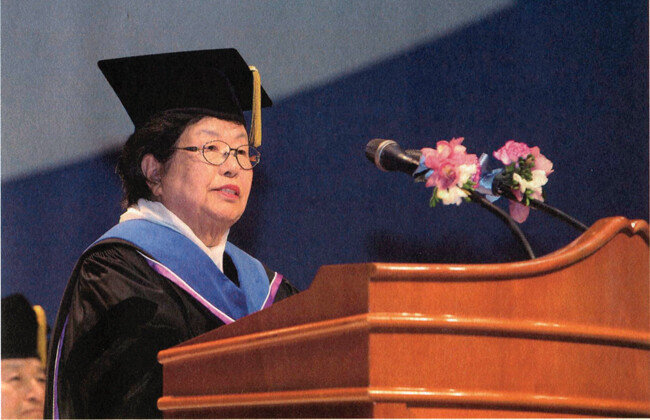 이수영 회장은 2013년 2월 KAIST에서 명예 박사학위를 받았다.
