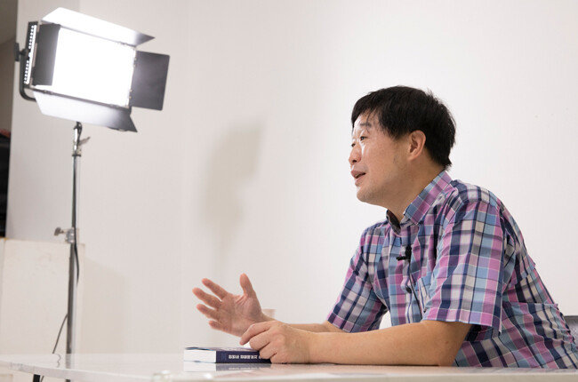 서민 교수가 8월 27일 동아일보 충정로 사옥에서 인터뷰하고 있다. [박해윤기자 land6@donga.com]