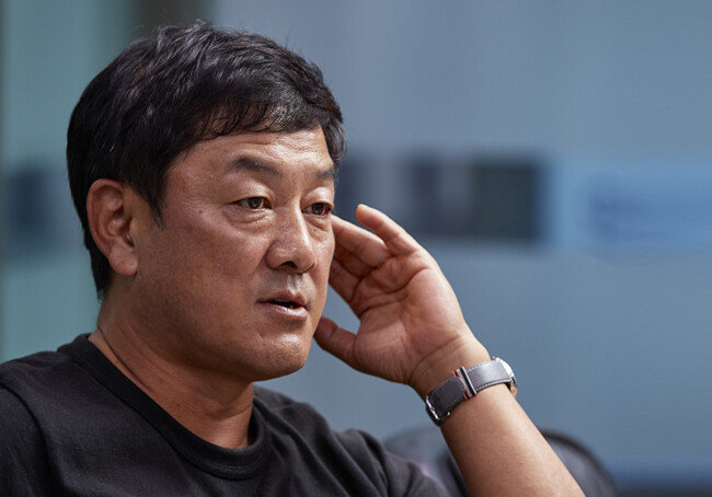 스마트폰이 낳은 신인류가 이끌어갈 새로운 문명 시대를 예고하는 최재붕 교수. [홍중식 기자]