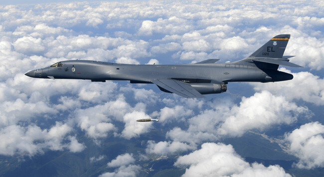 죽음의 백조라 불리는 B-1B 폭격기. [공군 제공]