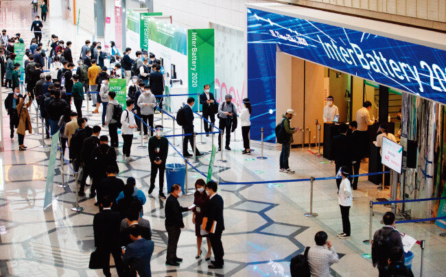 21일 오전 서울 강남구 코엑스에서 세계 3대 전지산업전으로 꼽히는 인터배터리 2020이 열렸다. [뉴스1]  