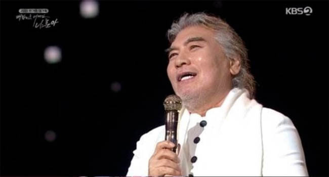 KBS ‘2020 한가위 대기획 대한민국 어게인 나훈아’에 출연한 나훈아. [KBS 방송화면 캡처]