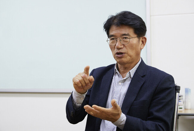 배재근 교수는 환경부와 함께 폐기물 문제 해결책을 모색하고 있다. [홍중식 기자]