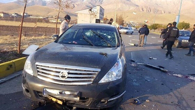 이란 핵물리학자 모센 파크리자데가 암살당한 현장의 자동차. [Tasnim]