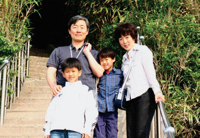 최재형 감사원장 가족 사진.
[한국입양홍보회 홈페이지 캡처]