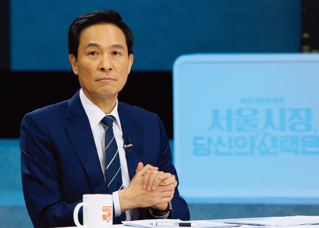 2월 15일 MBC ‘100분 토론, 더불어민주당 서울시장 후보 경선 토론회’에 참석한 더불어민주당 우상호 서울시장 경선후보.  [진공동취재단 · 안철민]