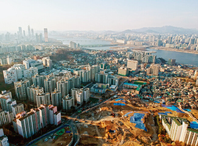 서울 동작구 흑석동 전경. 서울 재개발 공급의 핵심 입지는 뉴타운 사업지다. [동아DB]