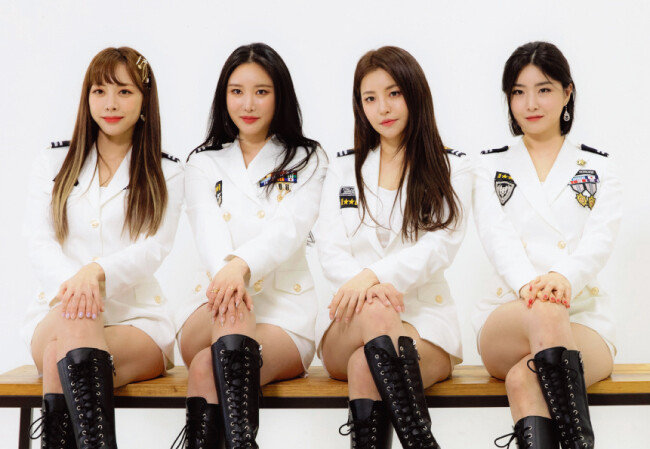 은지, 민영, 유정, 유나가 포즈를 취하고 있다.  [박해윤 기자]
