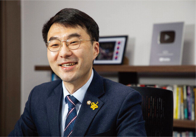 더불어민주당 김남국 의원이
4월 20일 서울 여의도 국회 의원회관에서 ‘주간동아’와 인터뷰하고 있다. [조영철 기자]