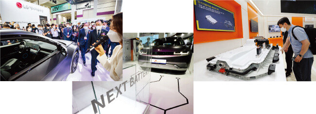 6월 9일 서울 코엑스에서 열린 ‘인터배터리 2021’에서 K배터리 업계가 최신 배터리 기술과 미래 기술을 대거 선보였다. 왼쪽부터 LG에너지솔루션, SK이노베이션, 삼성SDI 부스. [뉴시스, 뉴스1]