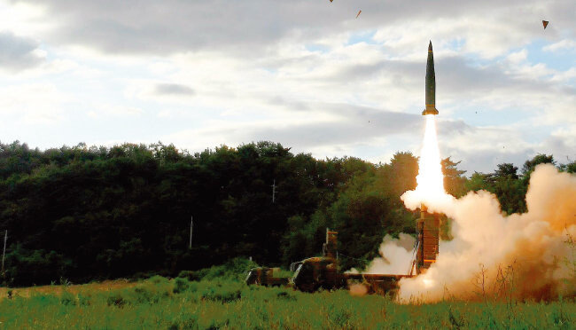 잠수함발사탄도미사일 (SLBM)로 개조돼 ‘DSME 3000’에 탑재될 현무-2 미사일. [사진 제공 · 육군]