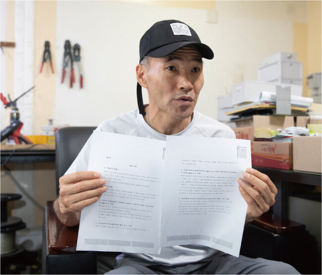 지난해 9월 22일 서해 연평도 인근 해상에서 북한군에 살해된 해양수산부 공무원의 형 이래진 씨. [지호영 기자]