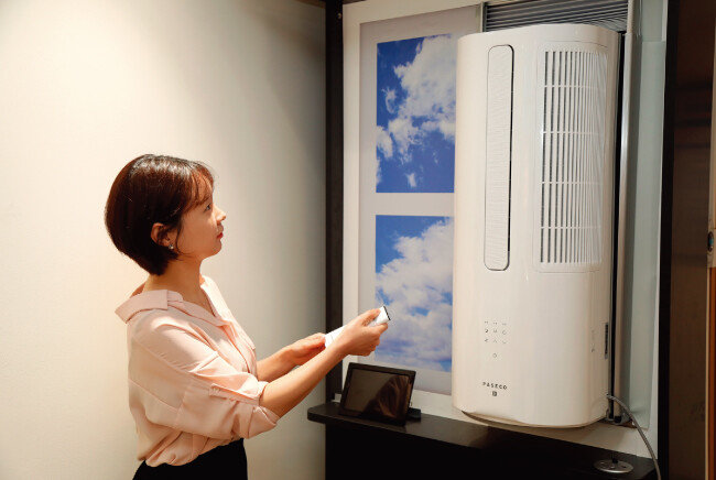 이마트에 따르면 실외기가 필요 없는 창문형 및 이동식 에어컨 판매량이 7월 1~20일 전년 동기 대비 1008.8% 늘었다. [사진 제공 · 이마트]
