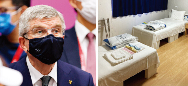 1박에 2600만 원 넘는 호텔 스위트룸에 머문 토마스 바흐 IOC 위원장(왼쪽). 골판지 침대에서 자야 했던 선수들과 엄청난 대조를 이뤘다. [뉴시스]