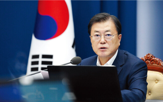 문재인 대통령이 8월 5일 청와대에서 열린 ‘ K-글로벌 백신허브화 비전 및 전략 보고대회’에 참석해 발언하고 있다. [사진 제공 · 청와대]