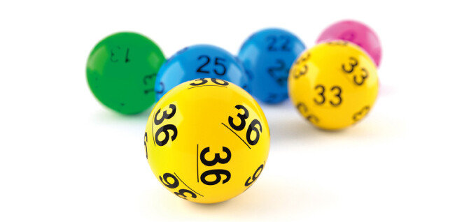 로또 복권의 한 주 판매량은 약 500억 원, 하지만 1등부터 모든 등수에 당첨돼도 당첨금은 300억 원에 불과하다. [GETTYIMAGES]