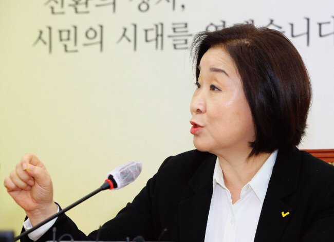 정의당 심상정 의원이 8월 29일 서울 여의도 국회에서 열린 대선 출마 온라인 기자간담회에 참석해 인사말을 하고 있다. [뉴스1]