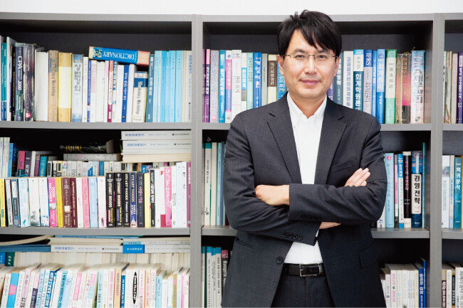 중앙대에서 만난 양대천 교수는
“재무제표에서 다섯 가지 항목만 체크해도 나쁜 기업을 피할 수 있다”고 말했다. [지호영 기자]