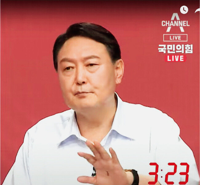 9월 26일 채널A 국민의힘 대선후보 TV토론회에 참석한 윤석열 전 검찰총장. [유튜브 채널A 뉴스 캡처]