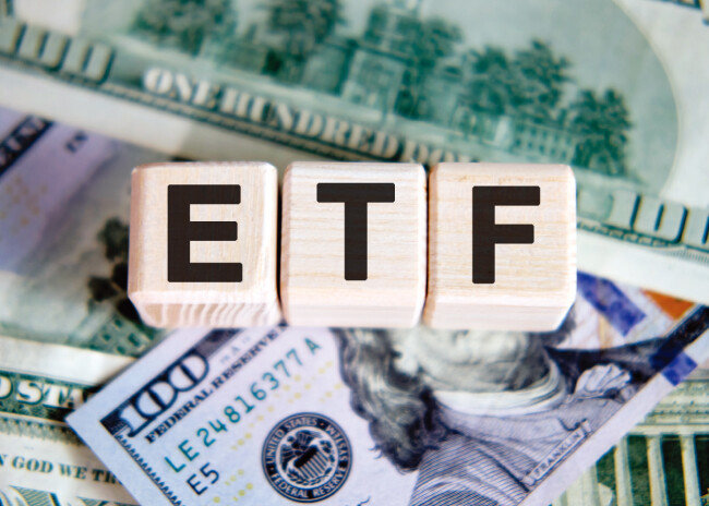 상장지수펀드(ETF)를 장기적립 또는 장기 분할매수하면 주식투자 위험을 줄일 수 있다. [GettyImages]