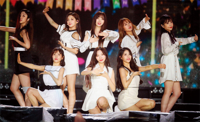 11월 1일 울림엔터테인먼트는 걸그룹 러블리즈 멤버들의 전속 계약이 11월 16일부로 만료될 예정이라고 밝히며 팀 해체를 알렸다. [뉴스1]