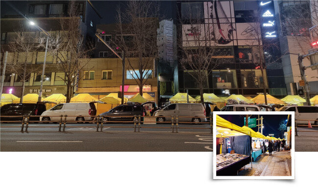 코로나19 사회적 거리두기가 무색할 정도로 많은 사람이 동대문 짝퉁시장을 찾고 있다. [구희언 기자]