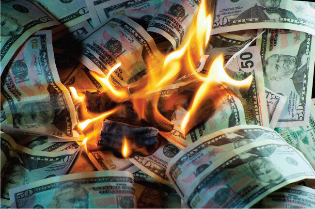 세계 각국 정부는 인플레이션을 잡기 위해 화폐 소각까지도 고민하고 있다. [GETTYIMAGES]