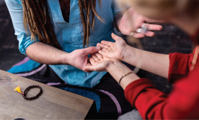 코로나19 사태 장기화로 역술에 의지하는 사람이 늘고 있다. [GETTYIMAGES]