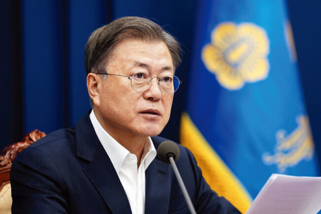 문재인 대통령이 3월 22일 청와대 여민관에서 열린 영상국무회의에 참석해 발언하고 있다. [사진 제공 · 청와대]