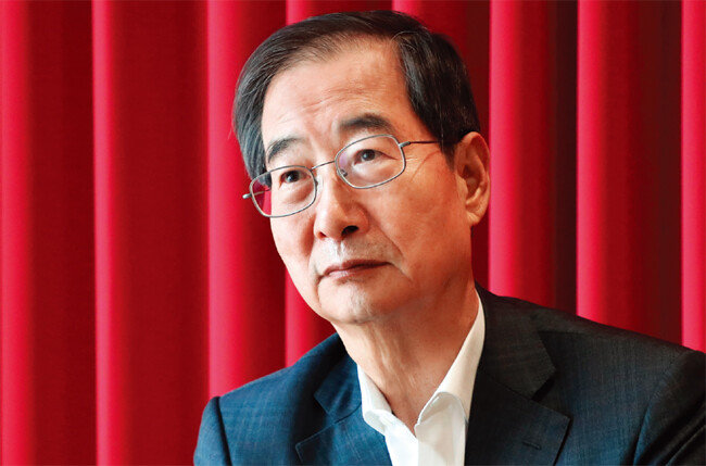 한덕수 국무총리 후보자가 3월 31일 서울 한 카페에서 ‘동아일보’와 인터뷰하고 있다. [동아DB]