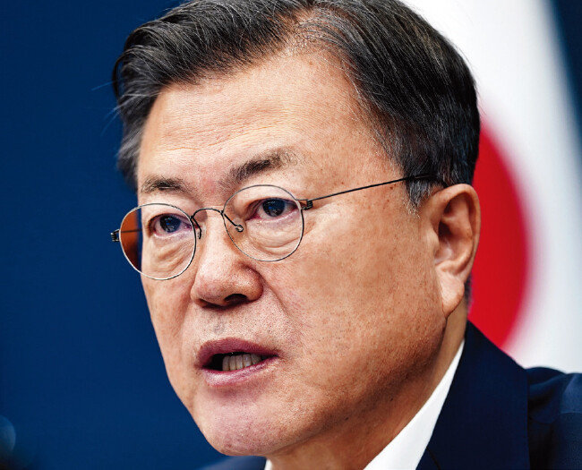 문재인 대통령이 3월 14일 청와대에서 열린 수석보좌관회의에서 발언하고 있다. [뉴스1