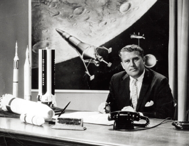 로켓 과학의 아버지로 불리지만 나치 독일의 로켓 기술 개발을 주도했던 베른헤르 폰 브라운. [GETTYIMAGES]