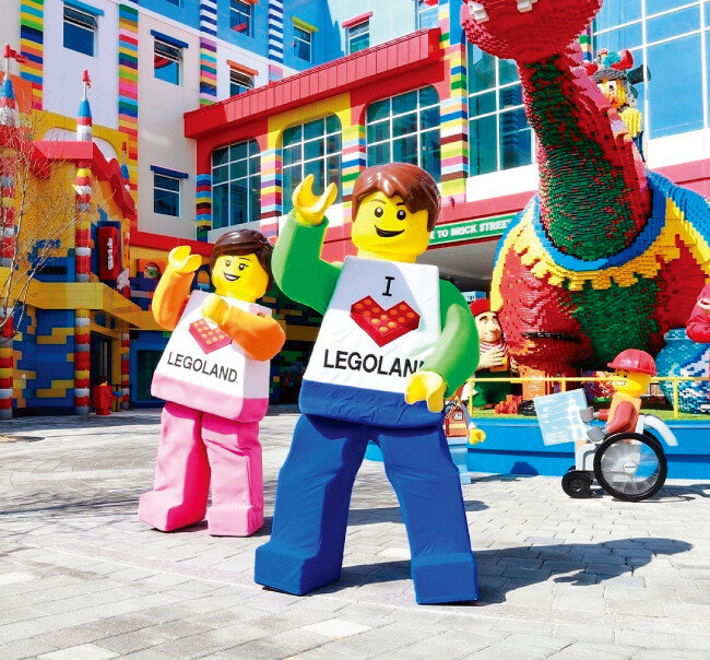 레고 브릭으로 만든 레고 시티와 레고 캐슬 등이 있는 강원 춘천시 레고랜드.[레고랜드 인스타그램]