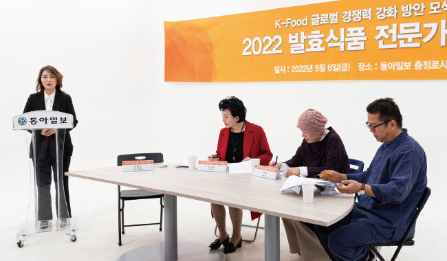 이해정 교수(왼쪽)가 기조 발제를 하고 있다. [홍태식]