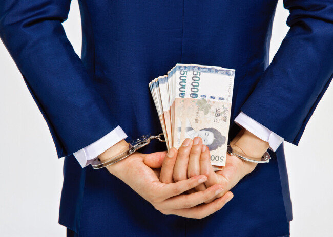 최근 잇따라 발생한 내부 직원의 횡령 사건이 기업 ESG 등급에 영향을 미칠 것이라는 전망이 나온다. [GettyImages]