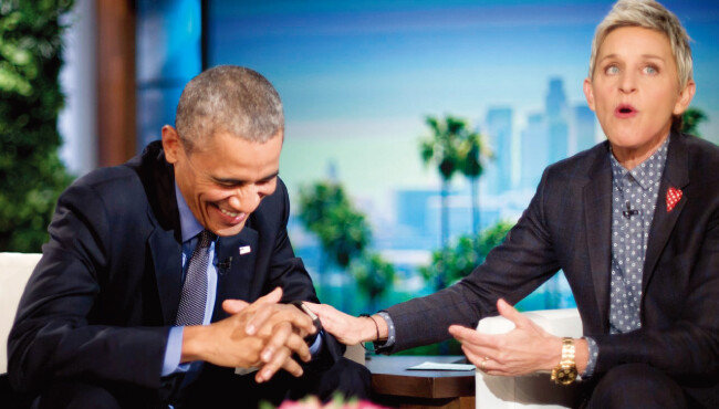 최근 종영한 ‘엘렌 드제너러스 쇼’에 출연했을 당시 버락 오바마 전 미국 대통령(왼쪽)과 드제너러스. [뉴시스]